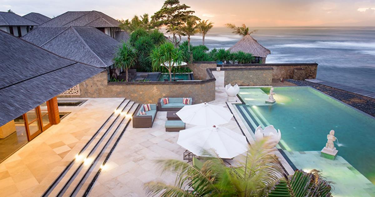 Villa Bayu Gita Beachfront pool Villa bayu Gita beachfront pool and deck sanur