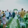 bride walk to the aisle 
